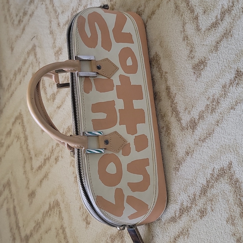 Alma Horizontal Leather Peach and white hand bag
